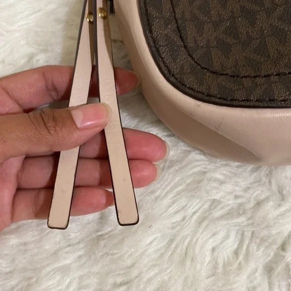 Micheal Kors Camden XS Pouchette - Picture 5 of 13